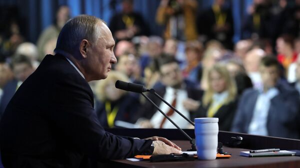 Президент РФ Владимир Путин во время ежегодной большой пресс-конференции
