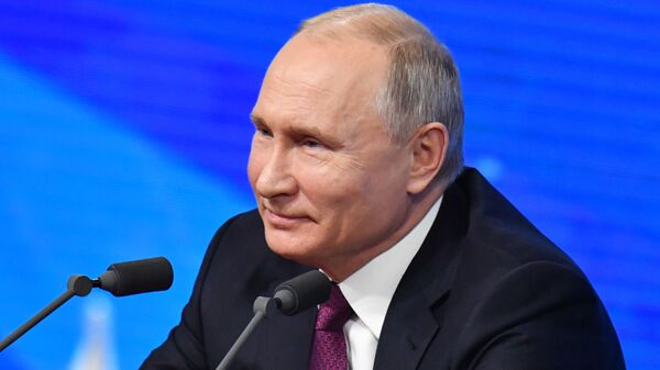 Президент РФ Владимир Путин во время ежегодной большой пресс-конференции 