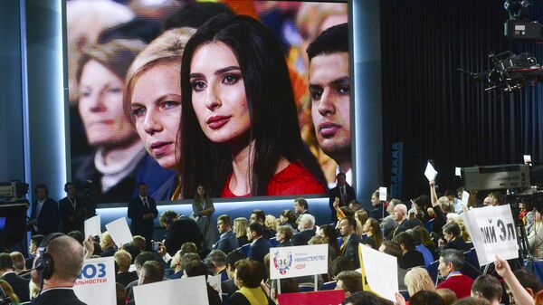 Журналисты во время ежегодной большой пресс-конференции президента РФ Владимира Путина