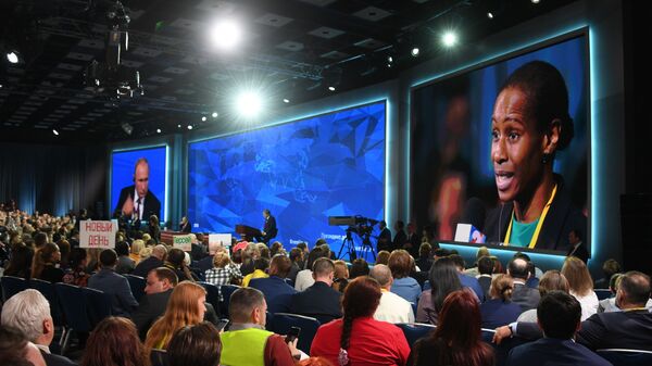 Журналисты во время ежегодной большой пресс-конференции президента РФ Владимира Путина