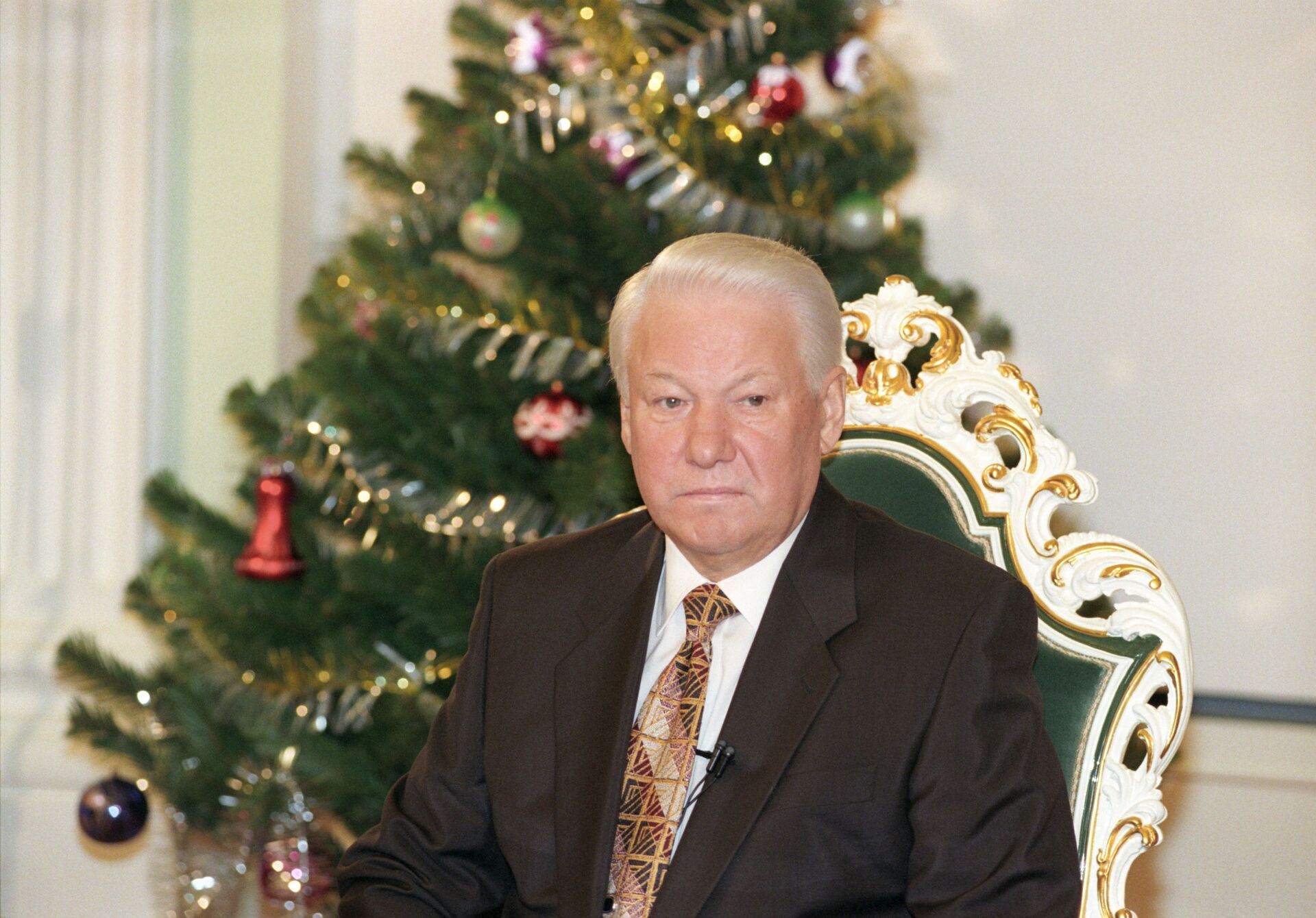 Президент России Борис Ельцин выступает с традиционным новогодним обращением к гражданам  России в канун 1997 года - РИА Новости, 1920, 30.12.2021