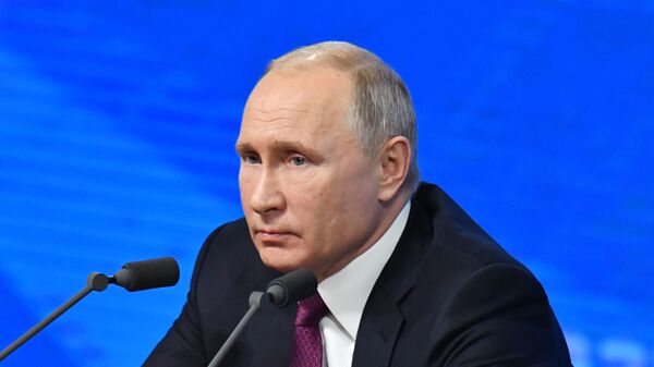 Президент РФ Владимир Путин во время большой ежегодной пресс-конференции 