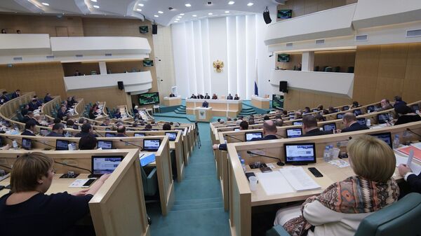 Сенаторы на итоговом заседании Совета Федерации РФ в рамках осенней сессии. 21 декабря 2018