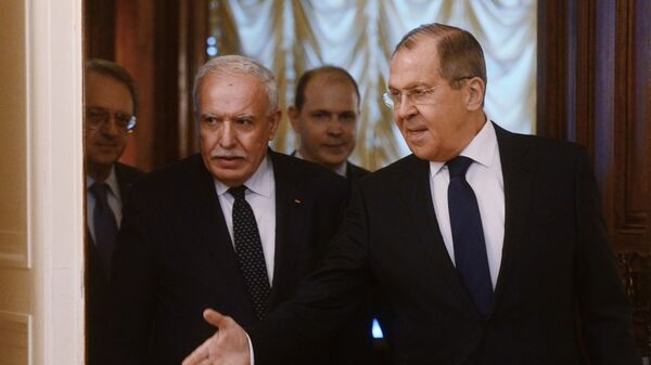 Министр иностранных дел РФ Сергей Лавров и министр иностранных дел Государства Палестина Рияд аль-Малики во время встречи в Москве