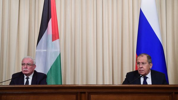 Министр иностранных дел РФ Сергей Лавров и министр иностранных дел Государства Палестина Рияд аль-Малики на пресс-конференции по итогам встречи в Москве