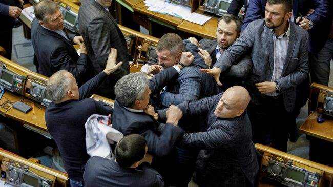 Драка депутатов на заседании Верховной рады Украины