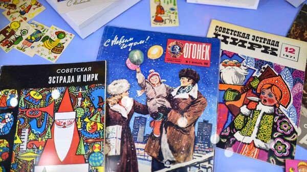 Экспонаты на выставке Старый добрый Новый год в музее Победы в Москве