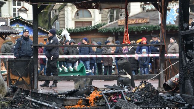 На месте пожара на рождественской ярмарке в Львове, Украина. 22 декабря 2018