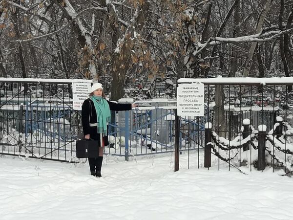 Кладбище через дорогу от микрорайона Кладбище через дорогу от микрорайона