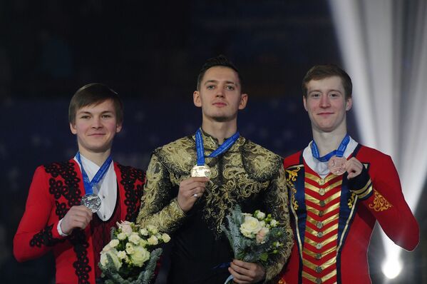 Михаил Коляда - серебряная медаль, Максим Ковтун - золотая медаль, Александр Самарин (слева направо)