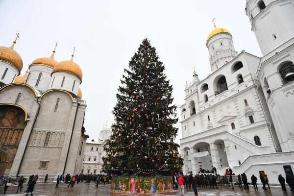 Новогодняя елка на Соборной площади Московского Кремля