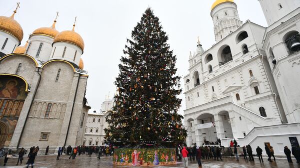 Новогодняя елка на Соборной площади Московского Кремля
