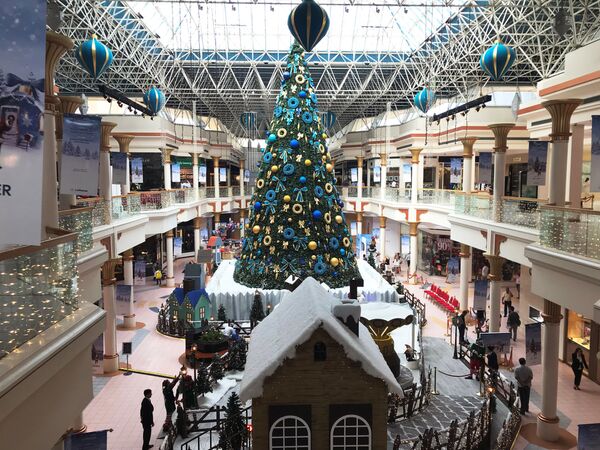 Рождественская елка в торговом центре Дубая