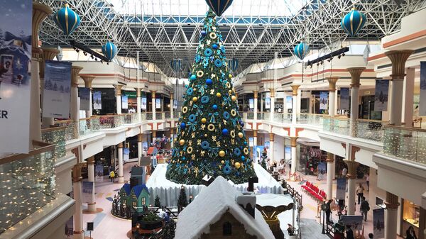 Рождественская елка в торговом центре Дубая