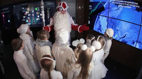 Всероссийский Дед Мороз во время посещения Останкинской телебашни. 24 декабря 2018 