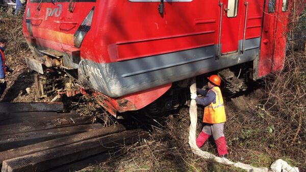 Два вагона пригородной электрички сошли с рельсов из-за селя в Краснодарском крае 