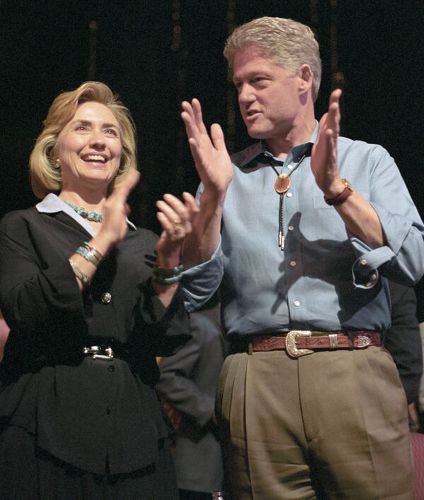 Клинтон с женой