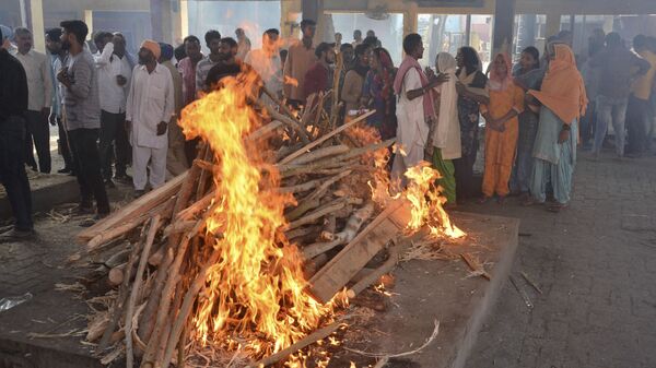 Костер на погребальной церемонии в Индии