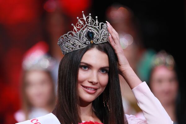 Победительница конкурса красоты Мисс Москва 2018 Алеся Семеренко в концертном зале Vegas City Hall