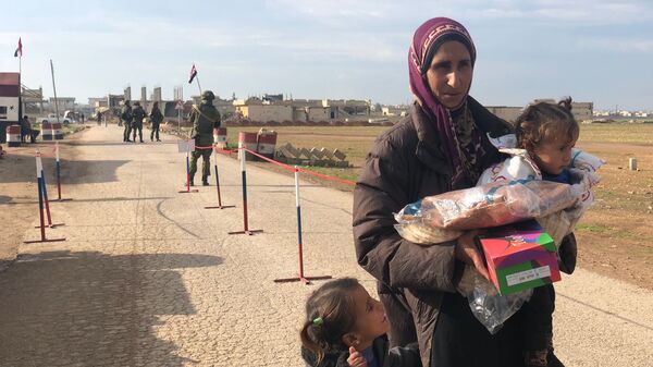 Беженцы покидают захваченный террористами сирийский Идлиб 