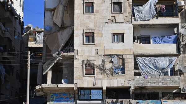 Поврежденные здания на окраине сирийского Алеппо