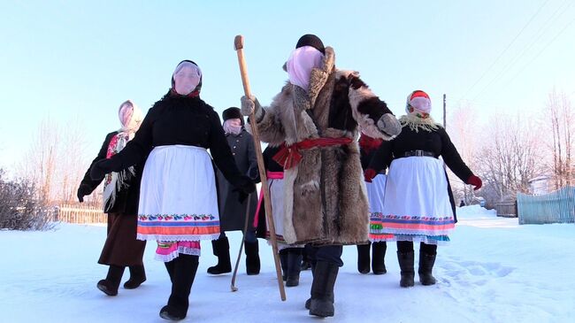 Ряженые во время празднования Шорыкйол