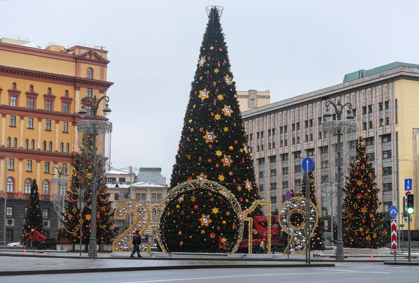 Монтаж новогодних конструкций в Москве Монтаж новогодних конструкций в Москве