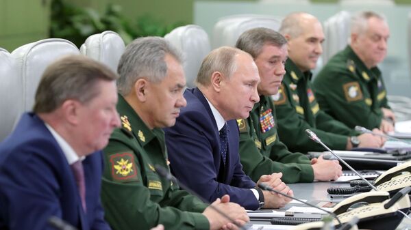 Президент РФ Владимир Путин в Национальном центре управления обороной РФ
