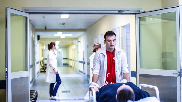 Волонтеров в больницах и поликлиниках России стало вдвое больше
