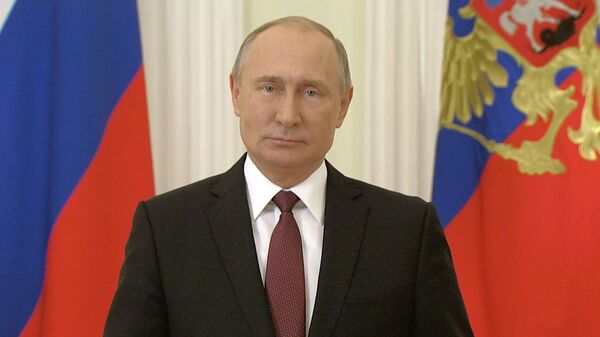 Владимир Путин поздравил сотрудников МЧС с Днем спасателя