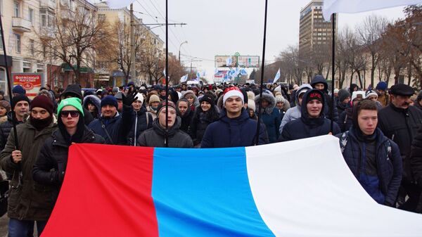 Участники марша Донбасс непокорённый в Луганске