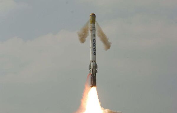 Запуск индийской баллистической ракеты Шорья с полигона в Чандипуре в штате Орисса 