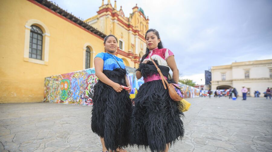 Мексика. Сан-Кристобаль-де-лас-Касас. Девушки в национальных одеждах