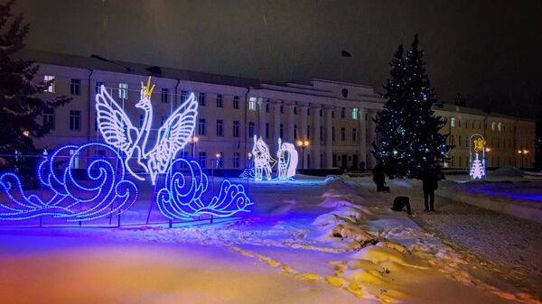  Световые фигуры героев сказок Пушкина украсили территорию Нижегородского кремля