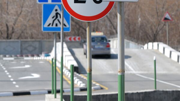Дорожные знаки Стоп и Ограничение максимальной скорости