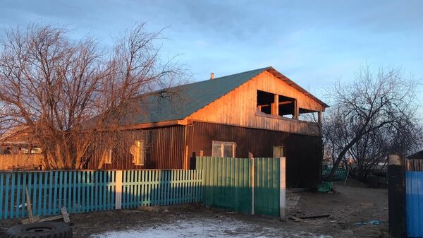 Дом в селе Черемхово Улетовского района, где были обнаружены тела женщины и двух малолетних детей с признаками насильственной смерти 