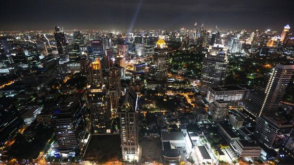 Вид с небоскреба на ночной Бангкок
