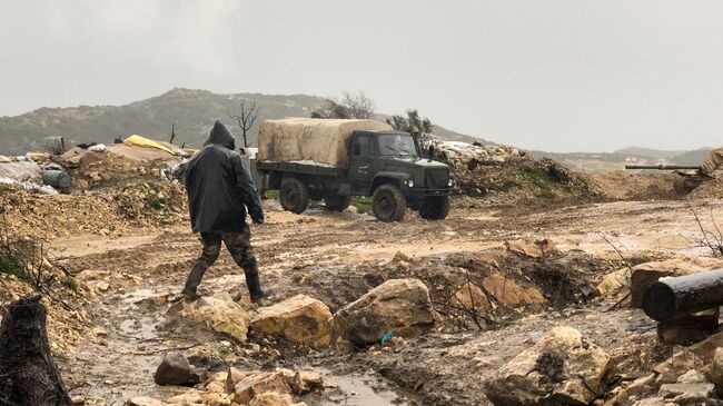 На передовой позиции армии САР в горной Латакии, на границе провинции Идлиб