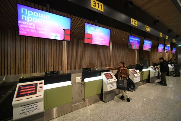 Стойки самостоятельной регистрации и сдачи багажа терминала В аэропорта Шереметьево
