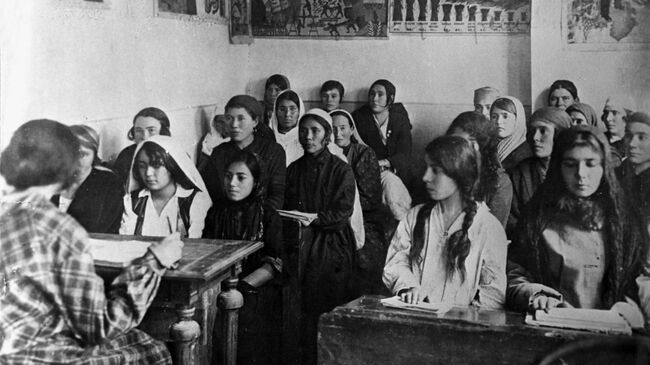 Узбекская ССР. Школа ликбеза. Ташкент, 1927-28 г. г.