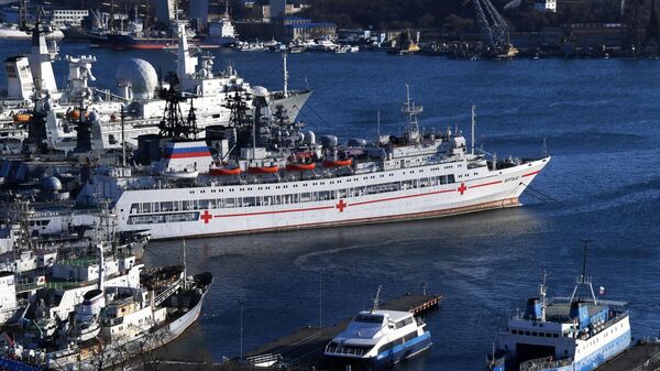 Госпитальное судно Тихоокеанского флота Иртыш по Владивостоке