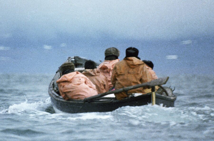 Чукотские эскимосы вышли на традиционный промысел морского зверя