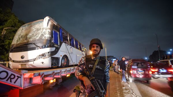 На месте взрыва автобуса в Каире, Египет