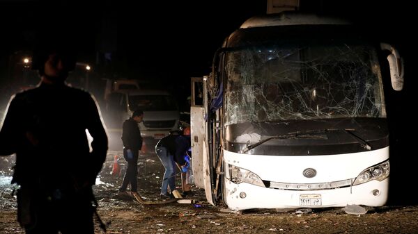На месте взрыва автобуса в Каире, Египет