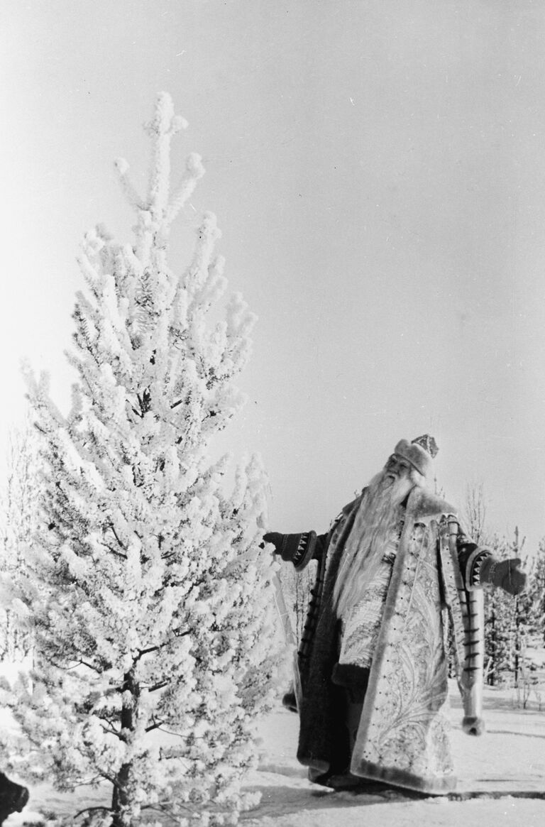 Александр Хвыля в роли дедушки Морозко в фильме Морозко, 1965 год