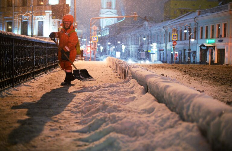 Уборка снега в Москве