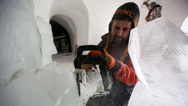 Фестиваль снежно-ледовой скульптуры Снеголед в Мурманской области