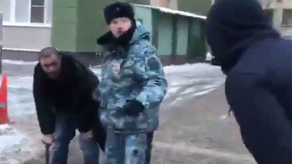 Стоп-кадр видеозаписи конфликта с участием рэпера Птахи в Москве