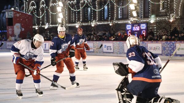 Владимир Путин в товарищеском матче Ночной хоккейной лиги