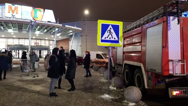 Эвакуация торгового центра Мега в Химках. 30 декабря 2018 